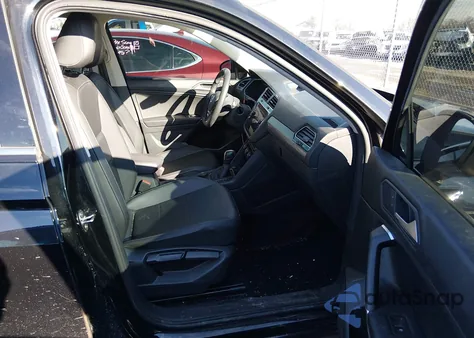 2020 Volkswagen Tiguan 2.0T Se/2.0T Se R-Line Black/2.0T Sel z USA, uszkodzony, nr VIN 3VV2B7AX2LM104600